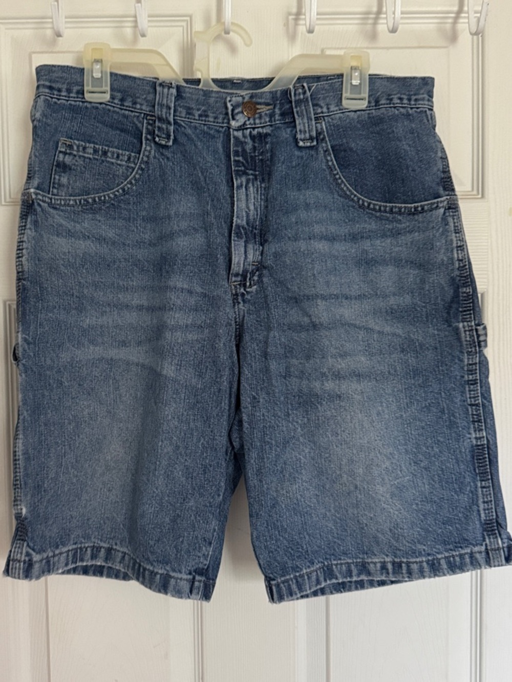 Wrangler Men's Medium Wash Denim Carpenter Shorts